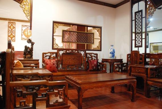 不难看出越南红木家具价格还是不便宜的,相比一般的实木家具来说.